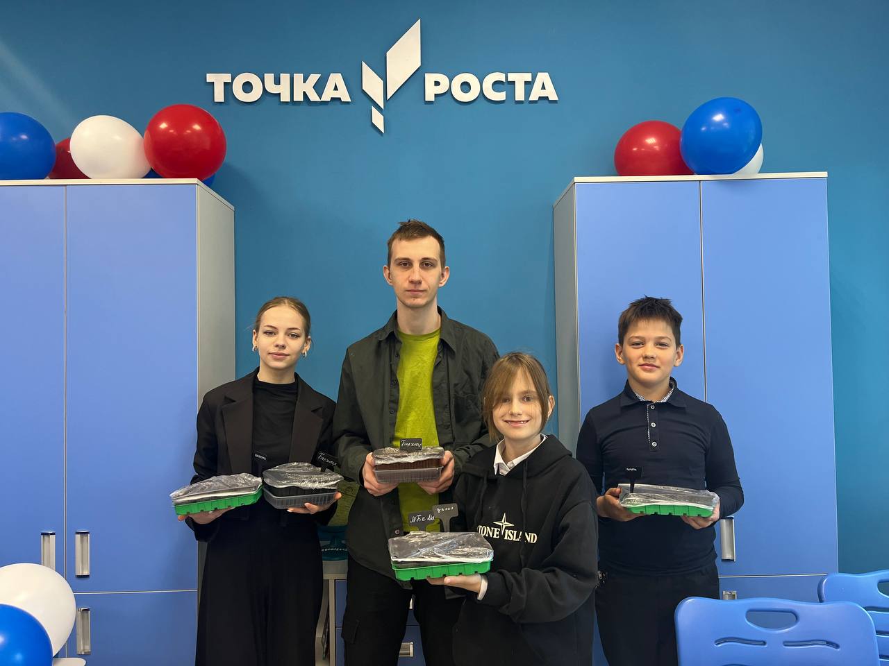 Школьная клумба.